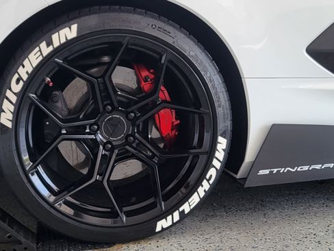 Used 2021 Chevrolet Corvette Stingray Premium Cpe w/ Z51 Performance Package image 8