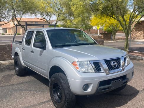 Used 2016 Nissan Frontier SV image 12