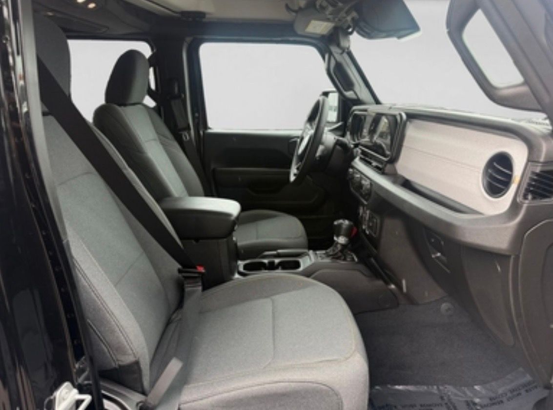 Used 2025 Jeep Wrangler Unlimited Sport AWD/4WD image 5