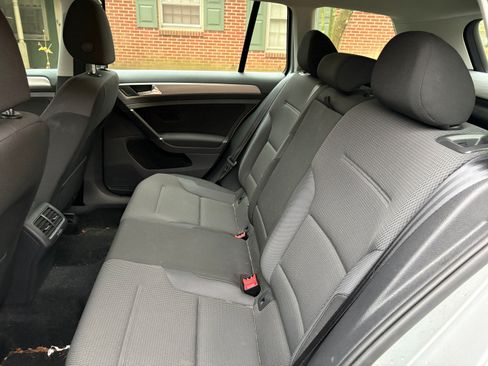 Used 2017 Volkswagen Golf S image 15