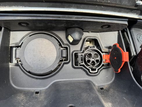 Used 2017 Nissan Leaf SV w/ Protection Package FWD image 26