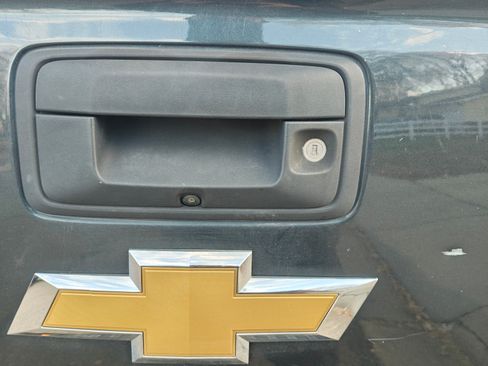 Used 2018 Chevrolet Colorado LT w/ Safety Package image 11