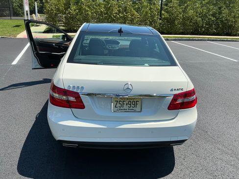 Used 2011 Mercedes-Benz E 550 4MATIC Sedan image 4