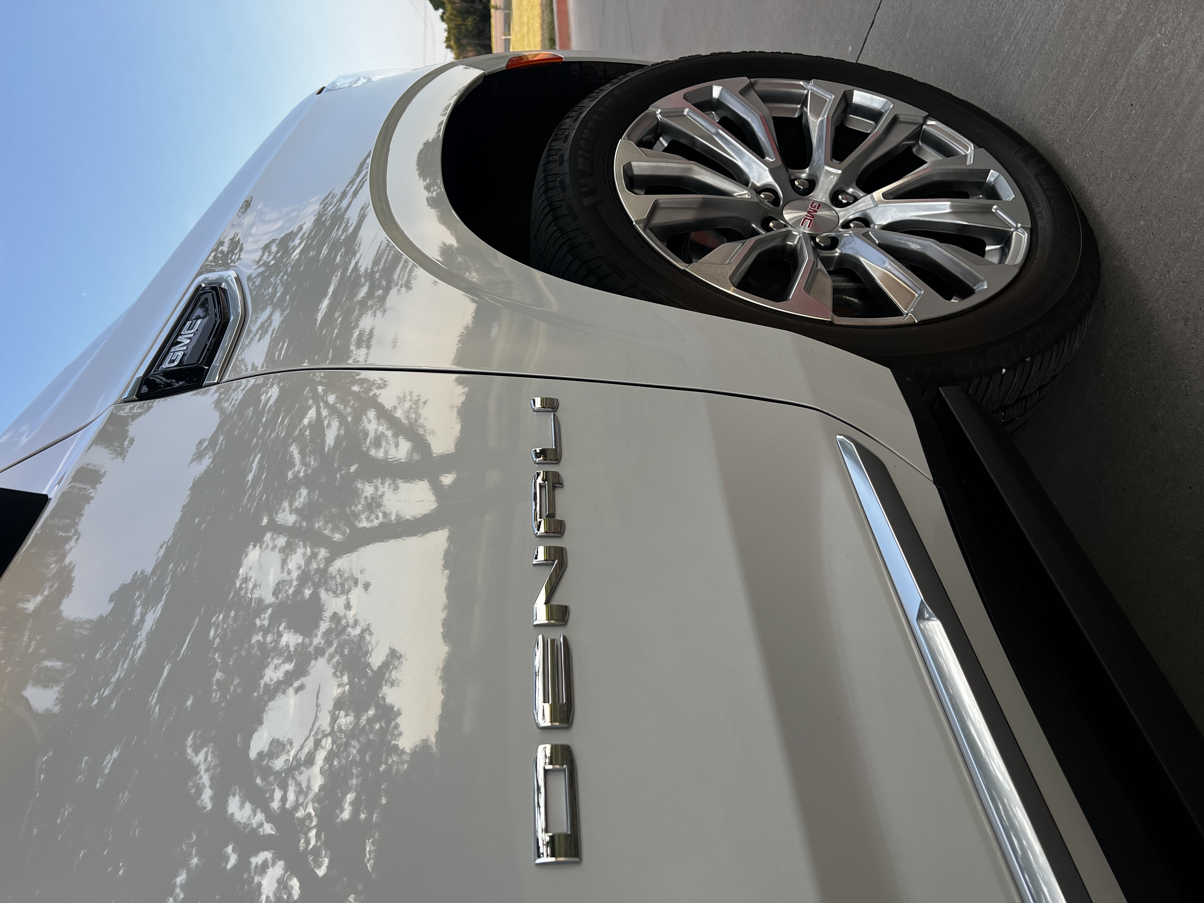 Used 2024 GMC Yukon Denali AWD/4WD image 5