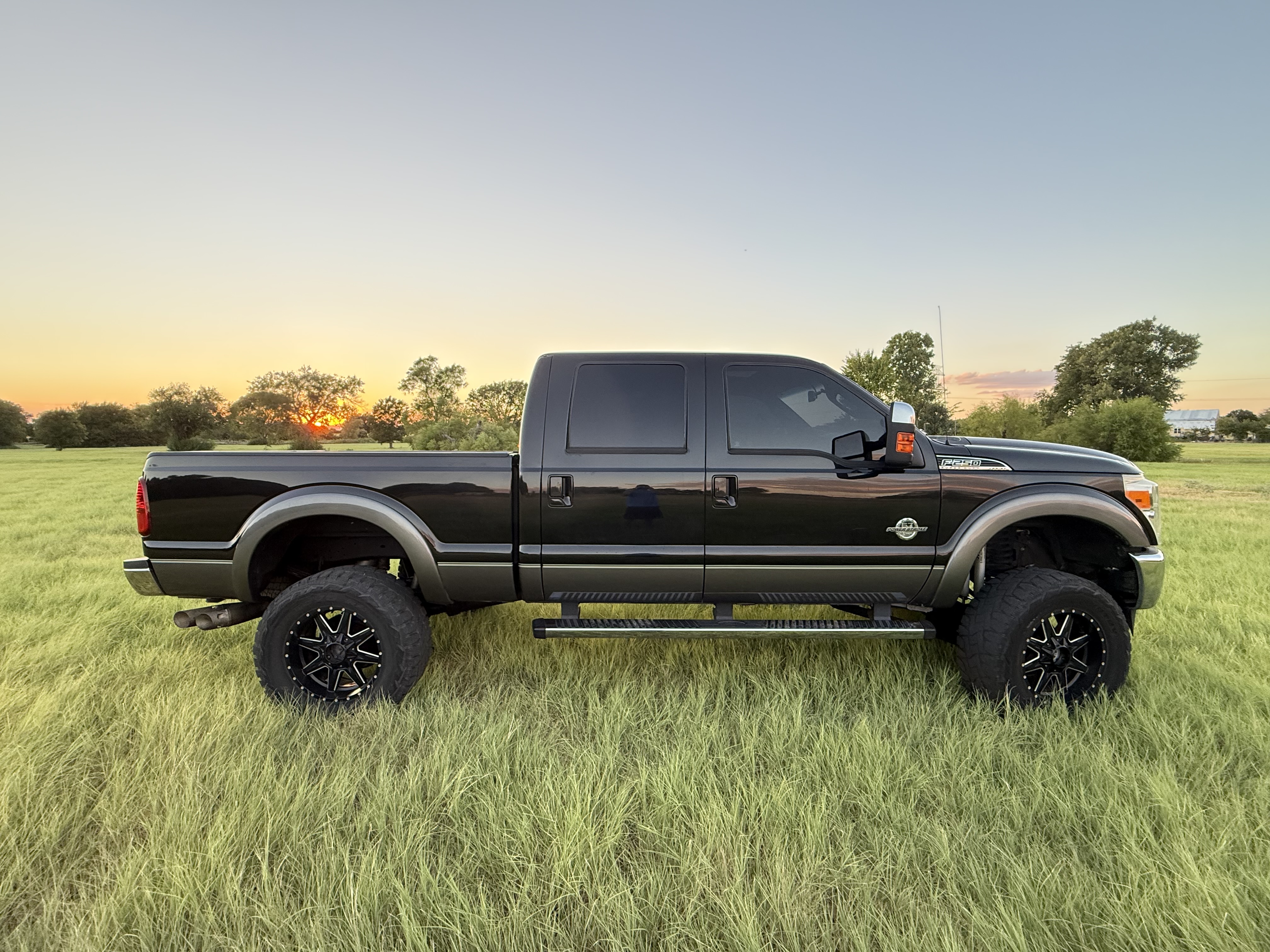 Used 2012 Ford F250 Lariat w/ Lariat Ultimate Pkg AWD/4WD image 1