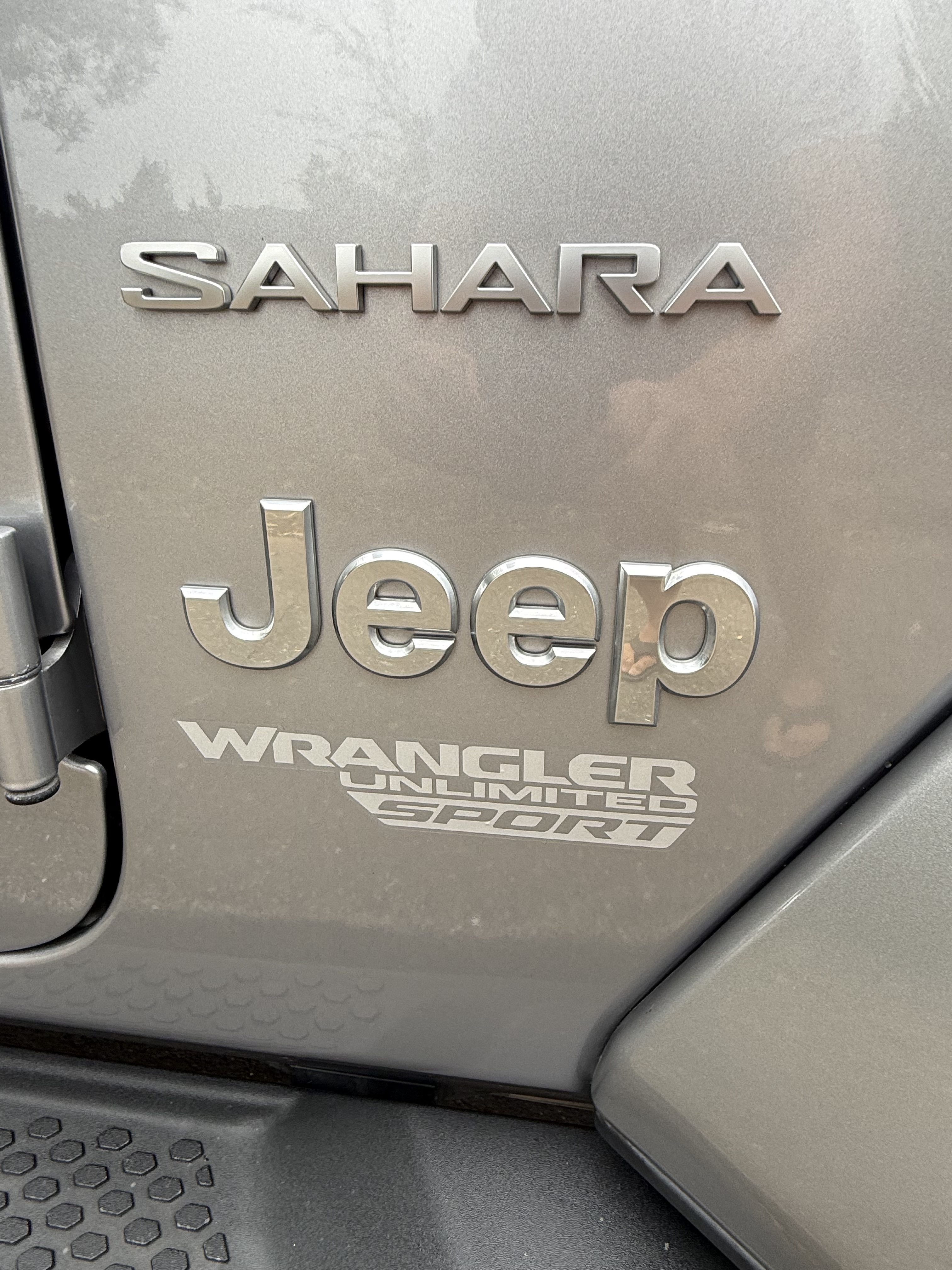 Used 2019 Jeep Wrangler Unlimited Sahara AWD/4WD image 12