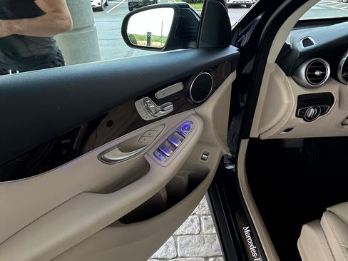 Used 2022 Mercedes-Benz GLC 300 w/ Premium Package Lite image 6