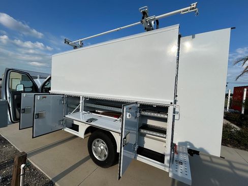 Used 2024 Ford E-350 and Econoline 350 Super Duty w/ Power Windows & Locks Group image 5