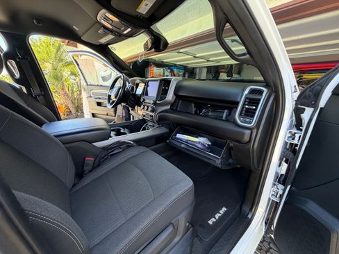 Used 2021 RAM 2500 Big Horn w/ Night Edition AWD/4WD image 17