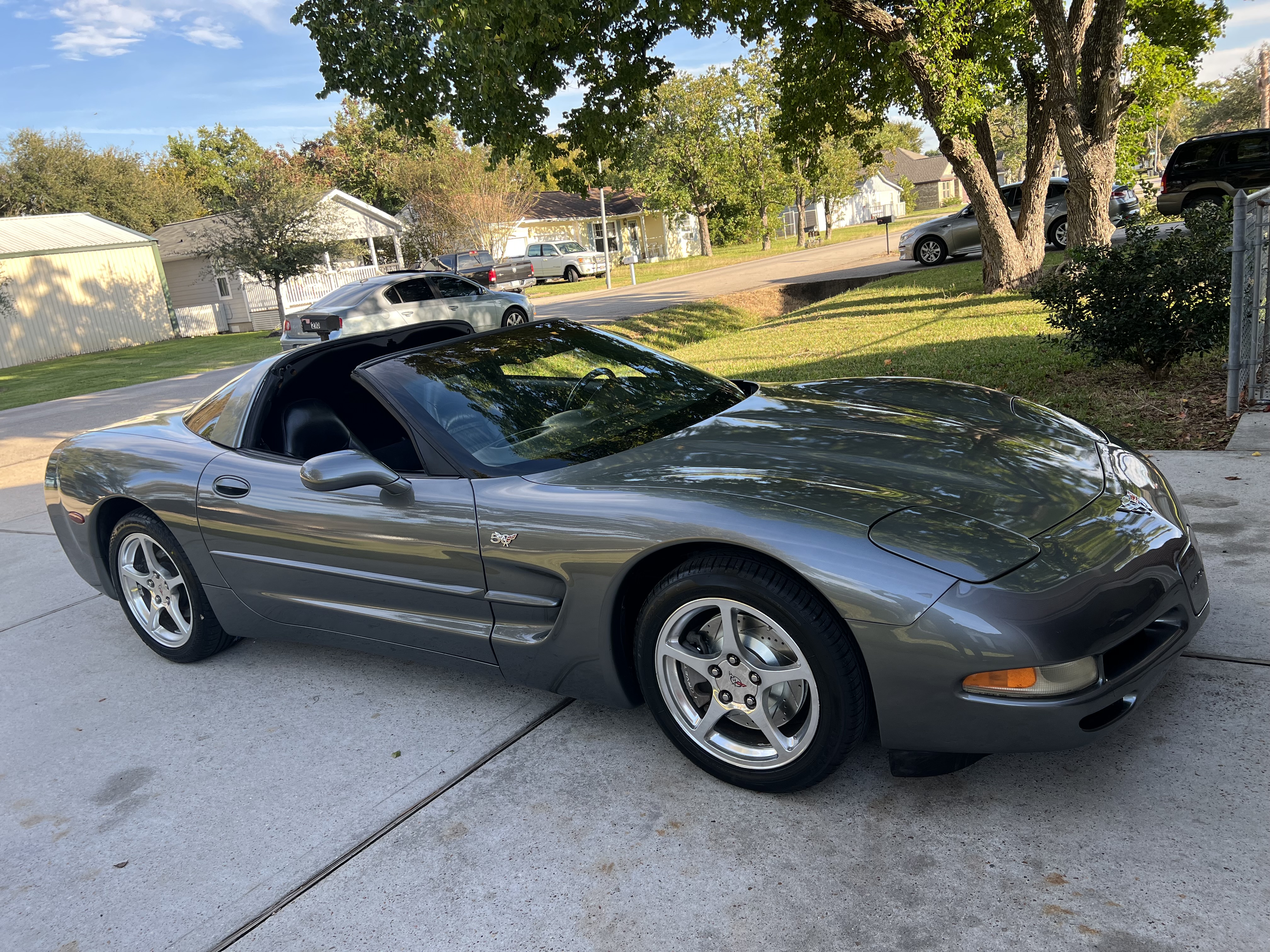 Used 2004 Chevrolet Corvette Coupe w/ Roof Package RWD image 4