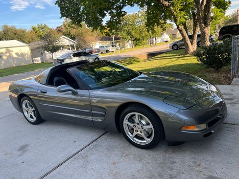 Used 2004 Chevrolet Corvette Coupe w/ Roof Package RWD image 4
