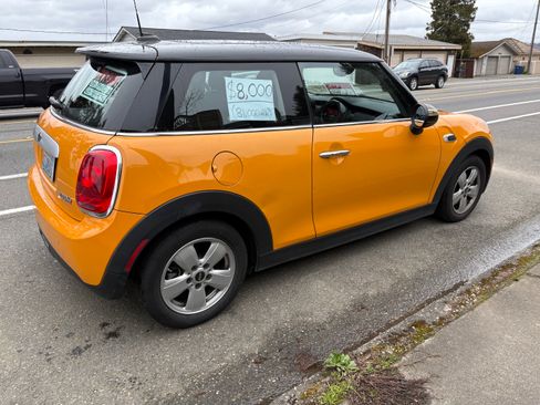 Used 2015 MINI Cooper 2-Door Hardtop image 4