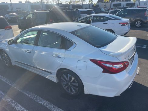 Used 2016 Nissan Altima 2.5 SL w/ 2.5 Technology Package image 4