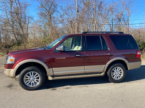 Used 2012 Ford Expedition XLT image 1