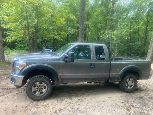 Used 2012 Ford F250 XLT w/ Snow Plow Prep Pkg AWD/4WD image 2
