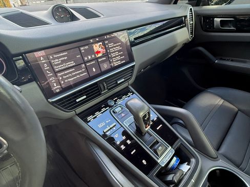 Used 2021 Porsche Cayenne Sport Utility 4D image 20