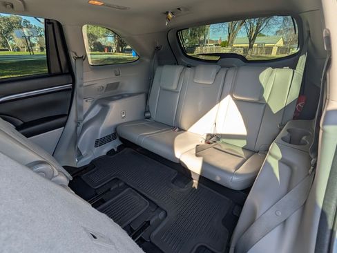 Used 2015 Toyota Highlander Limited image 8