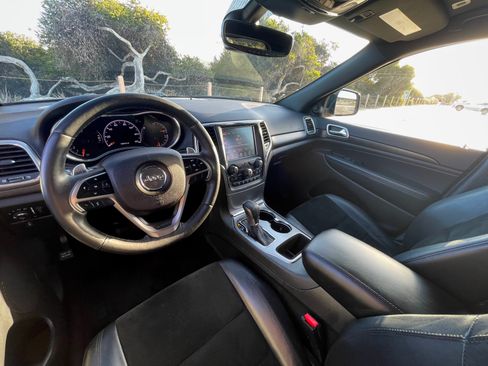 Used 2017 Jeep Grand Cherokee Altitude image 17