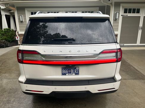 Used 2019 Lincoln Navigator Reserve AWD/4WD image 6