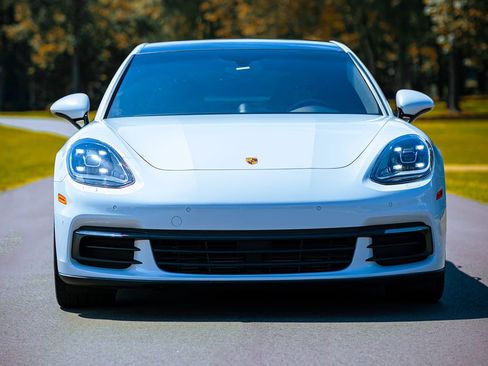 Used 2018 Porsche Panamera image 2