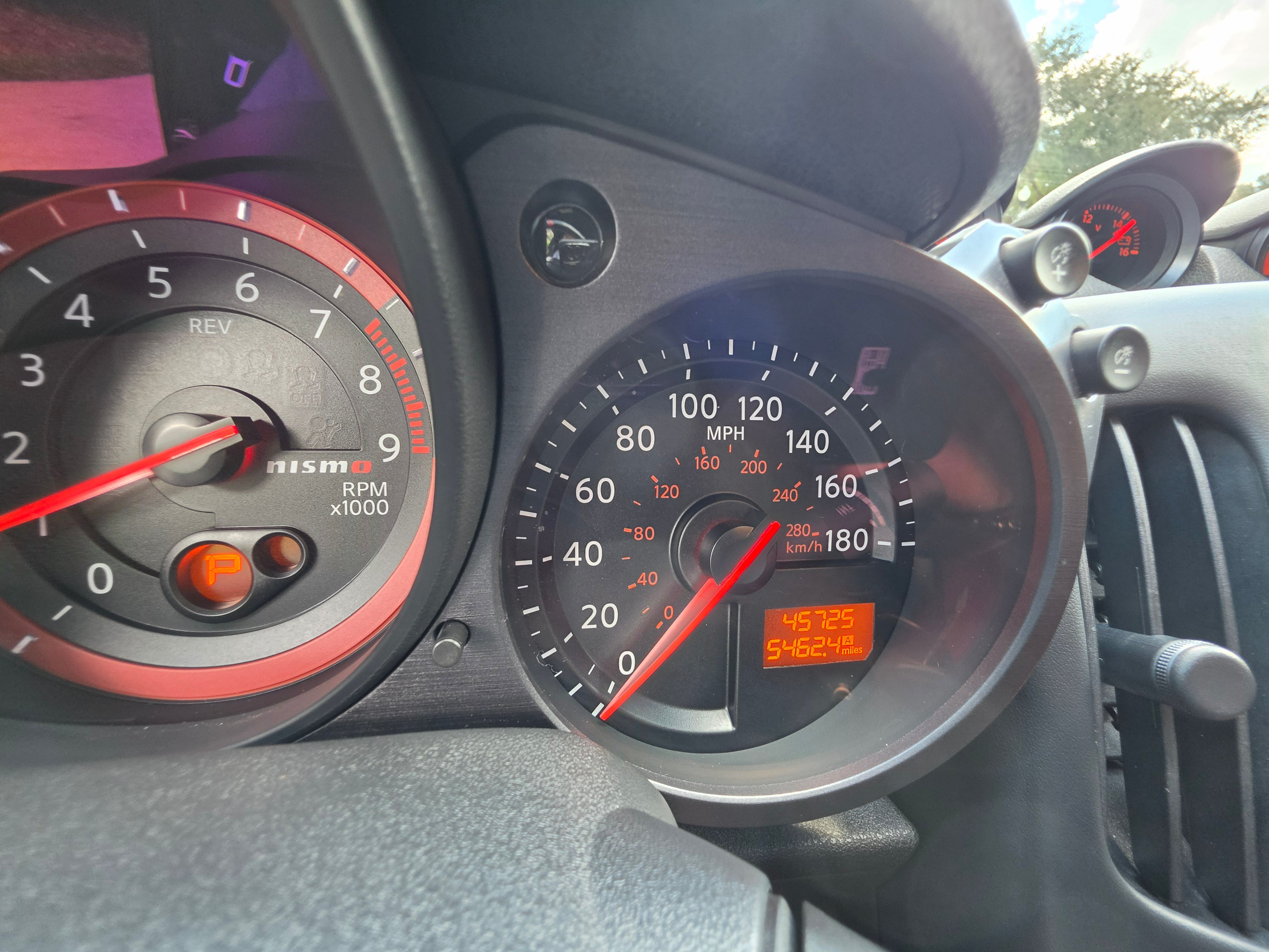 Used 2015 Nissan 370Z NISMO RWD image 4