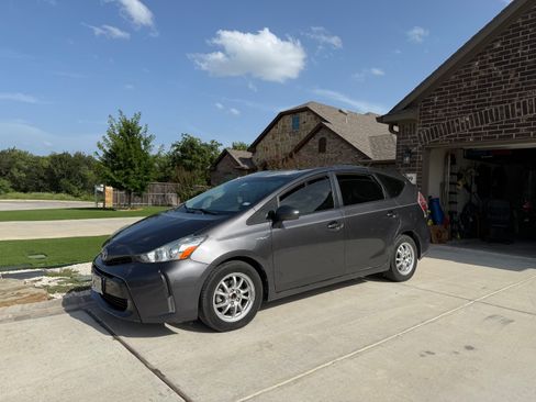 Used 2016 Toyota Prius V Three FWD image 14