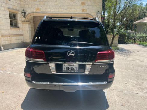 Used 2013 Lexus LX 570 4WD w/ Luxury Pkg w/Pre-crash image 5