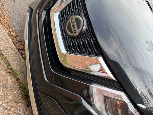 Used 2020 Nissan Rogue S image 9