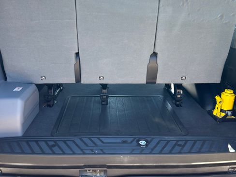 Used 2018 Ford Transit 150 XLT RWD image 10