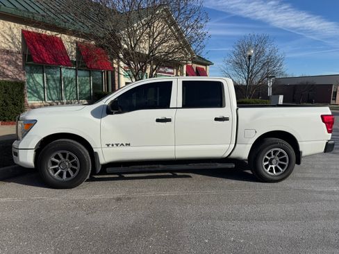 Used 2021 Nissan Titan S w/ S Utility Package image 2