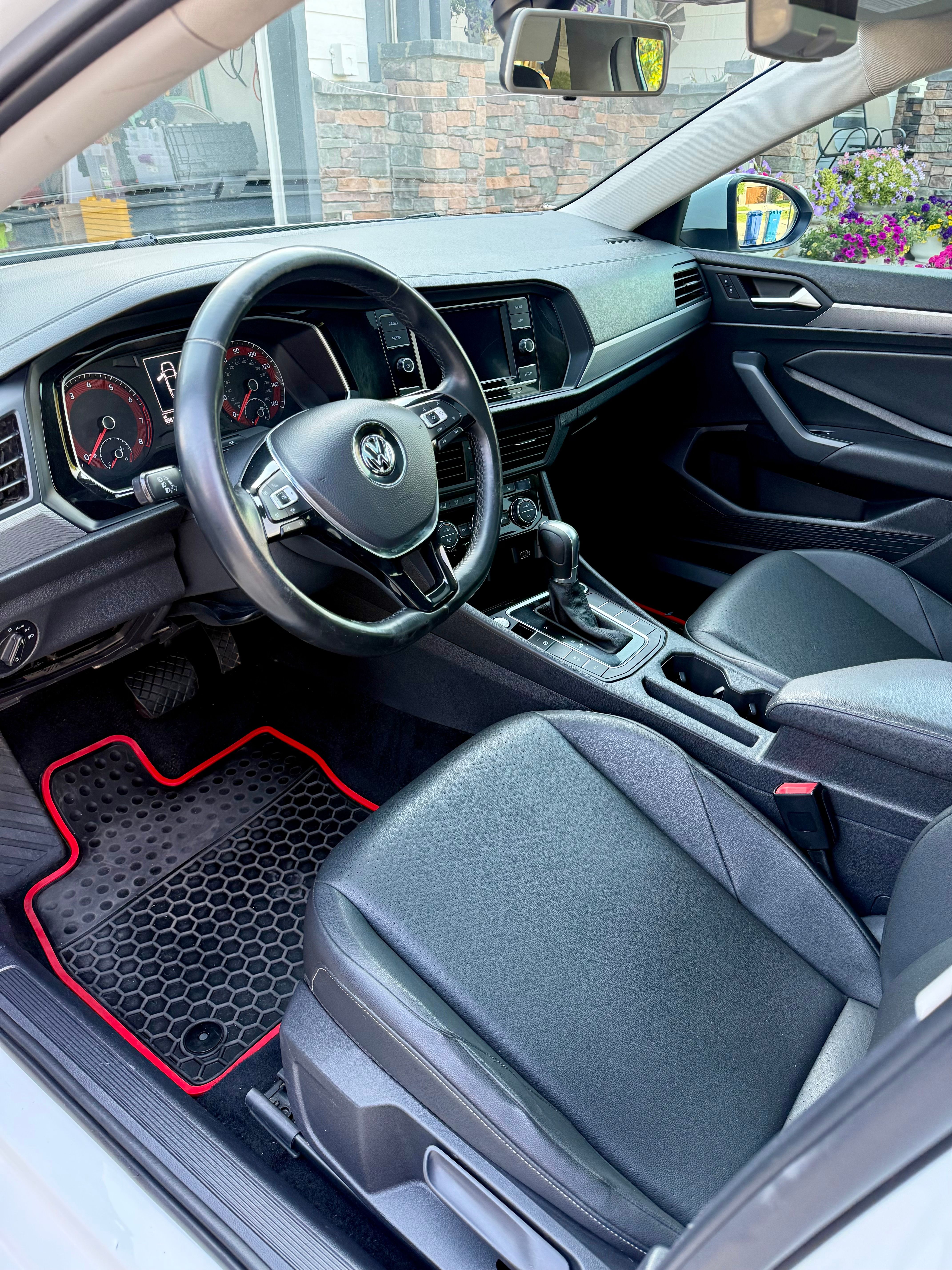 Used 2019 Volkswagen Jetta SE w/ Cold Weather Package FWD image 10