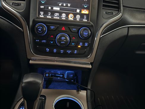 Used 2017 Jeep Grand Cherokee Limited w/ Luxury Group II image 20