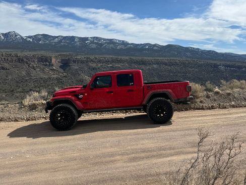 Used 2021 Jeep Gladiator Sport image 19