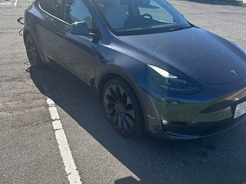 Used 2021 Tesla Model Y Performance image 5
