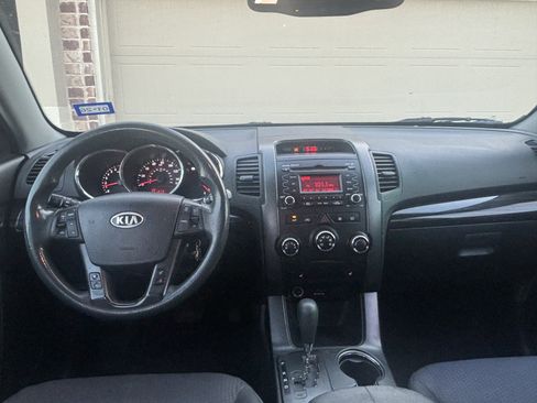 Used 2011 Kia Sorento LX w/ Convenience Pkg image 13