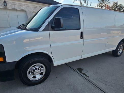 Used 2020 Chevrolet Express 2500 Extended w/ Driver Convenience Package image 12