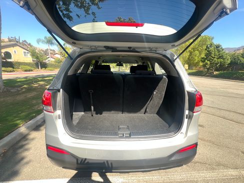 Used 2016 Kia Sorento LX w/ LX Convenience Package FWD image 9