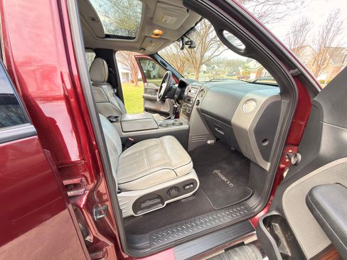 Used 2006 Lincoln Mark LT 4x4 image 16