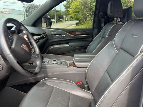 Used 2024 Cadillac Escalade ESV Premium Luxury AWD/4WD image 24
