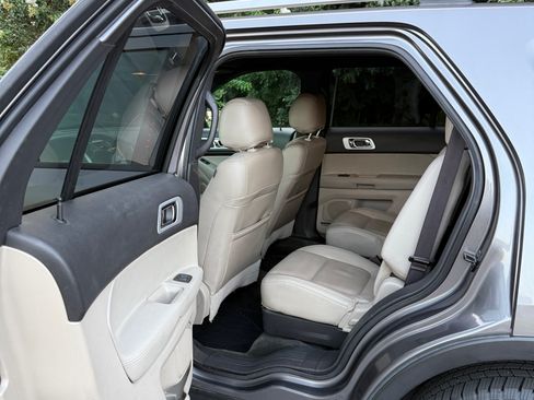 Used 2014 Ford Explorer Limited w/ Equipment Group 301A FWD image 10