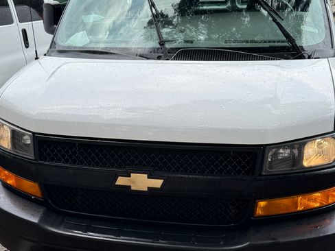 Used 2022 Chevrolet Express 2500 w/ Driver Convenience Package image 6