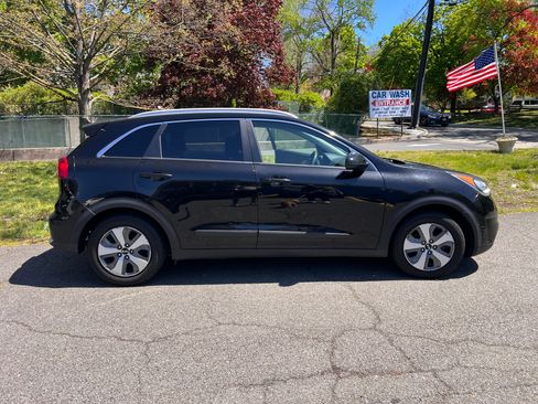 Used 2019 Kia Niro LX FWD image 1