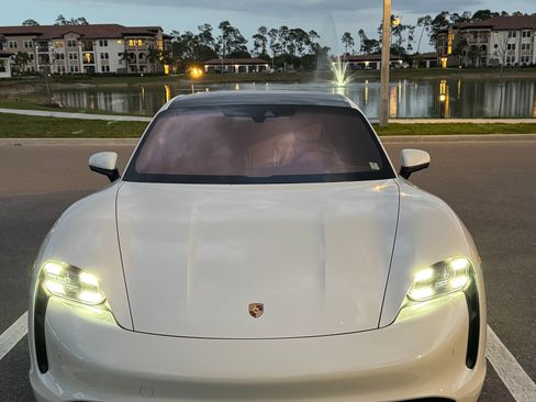 Used 2021 Porsche Taycan image 17