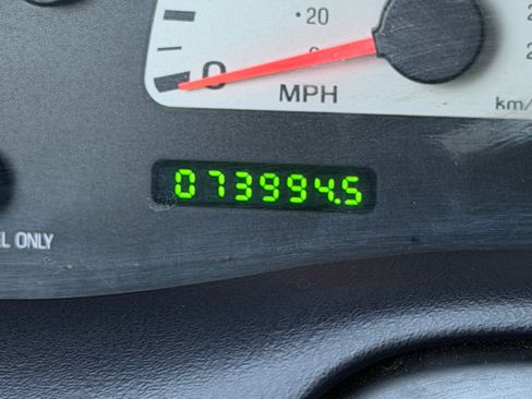 Used 2003 Ford F150 Lightning RWD image 12