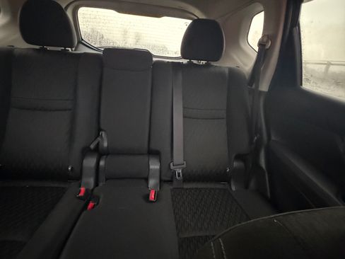 Used 2019 Nissan Rogue SV image 12