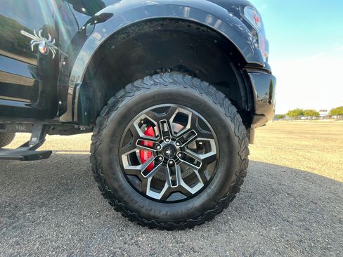 Used 2018 Ford F150 XLT w/ Equipment Group 302A Luxury AWD/4WD image 6