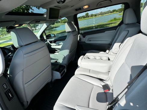 Used 2024 Honda Odyssey Touring image 12