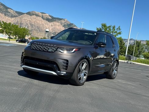 Used 2023 Land Rover Discovery Metropolitan Edition AWD/4WD image 11