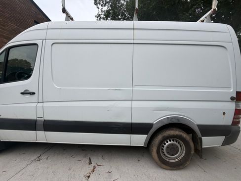 Used 2015 Mercedes-Benz Sprinter 2500 image 11