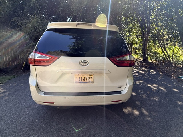 Used 2017 Toyota Sienna XLE Premium FWD image 6
